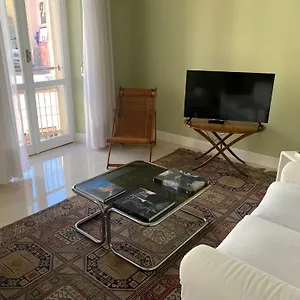 Luminoso Di Design In Centro Cagliari